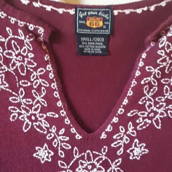 💫💫💫Rt 66 MAROON FLORAL EMBROIDERED V-NECK BOHO SWEATER SMALL - Picture 2 of 6